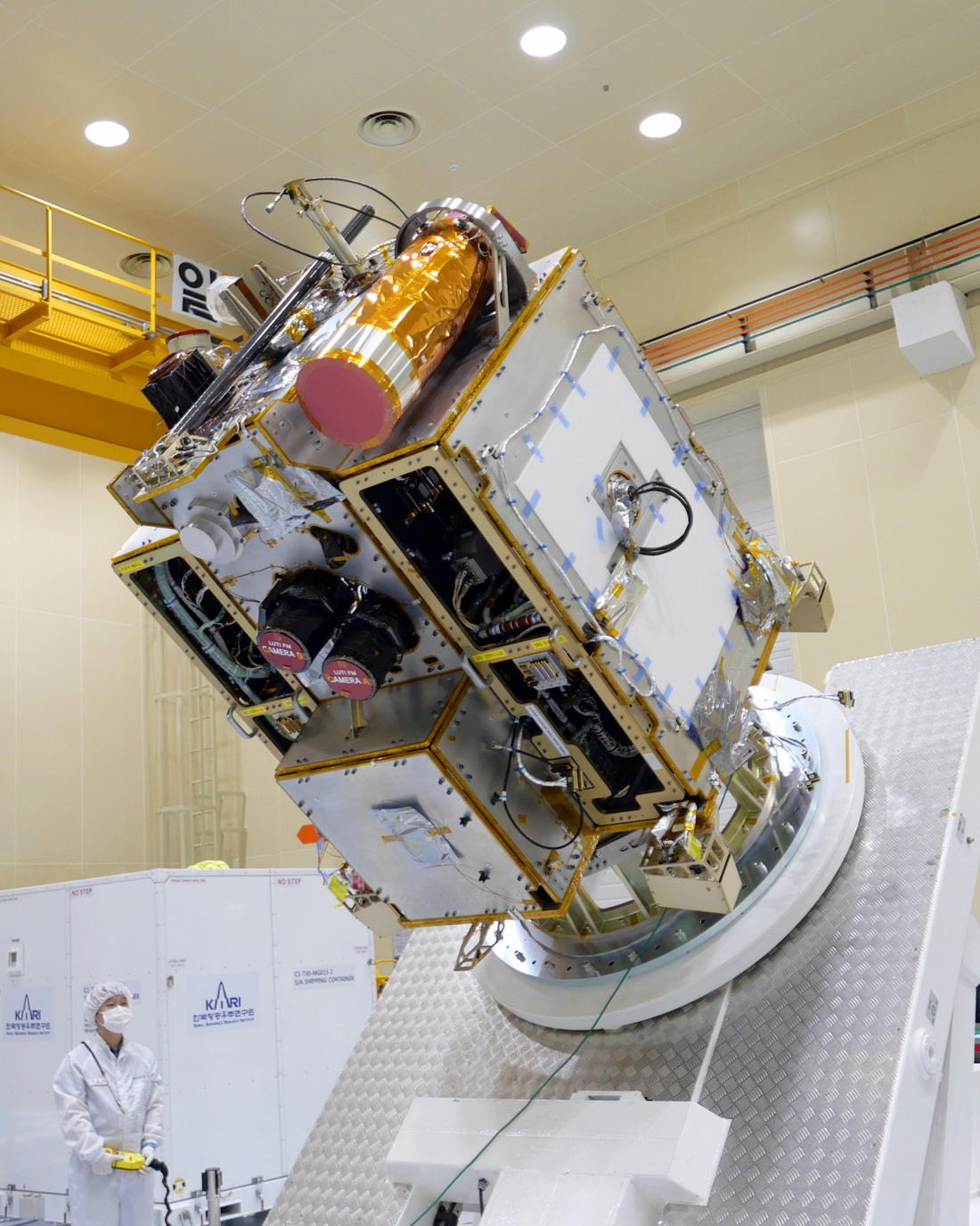 Image of the KPLO satellite being lifted off the floor by its mounting ring at KARI.
