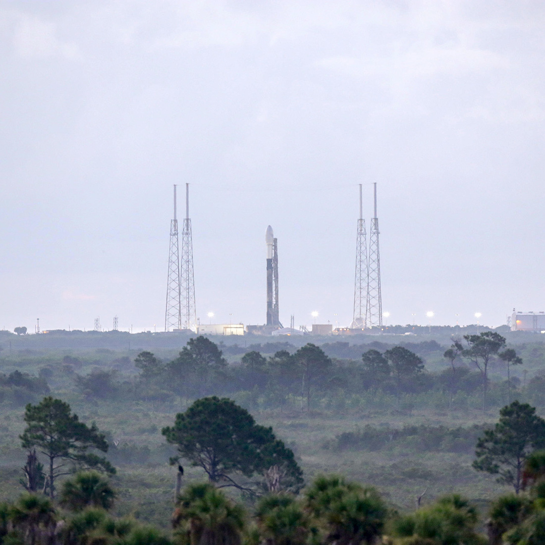 Image of the SpaceX Flacon 9 rocket and KPLO payload on the SLC-40 launch pad ready for fueling.
